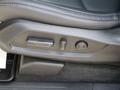 Used 2025 Honda Pilot Touring image 29