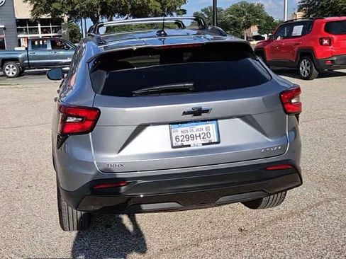 Used 2025 Chevrolet Trax ACTIV FWD image 6