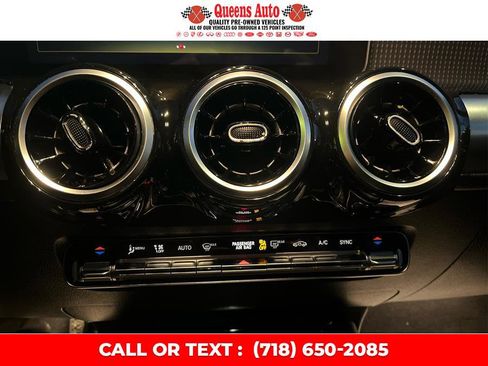 Used 2020 Mercedes-Benz GLB 250 4MATIC w/ Premium Package image 40