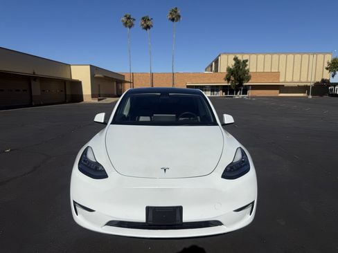 Used 2021 Tesla Model Y Long Range AWD/4WD image 2