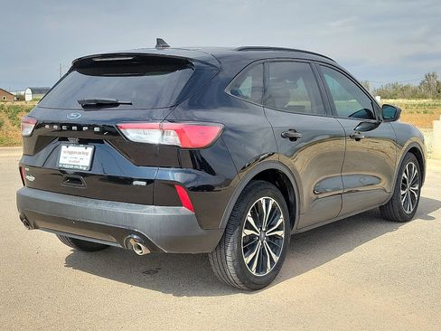 Used 2021 Ford Escape SE w/ SE Sport Appearance Package image 4