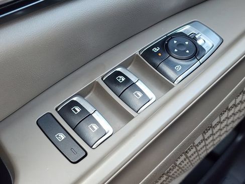 Certified 2025 Kia Carnival FWD image 31