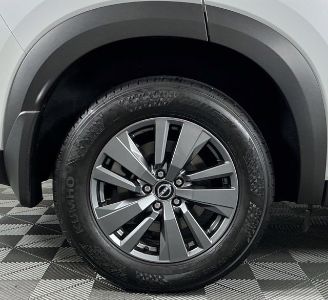 Used 2025 Nissan Pathfinder SV w/ SV Premium Package FWD image 9