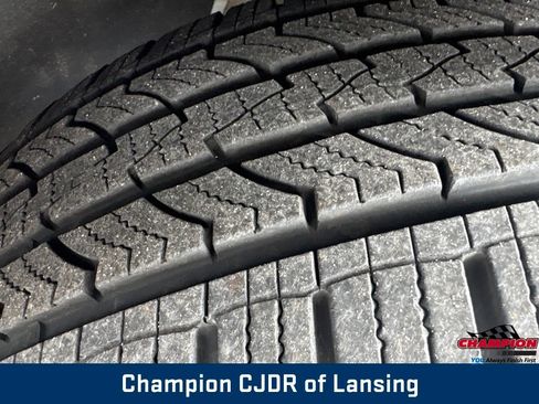 Used 2019 Chevrolet Traverse Premier w/ Driver Confidence II Package FWD image 40