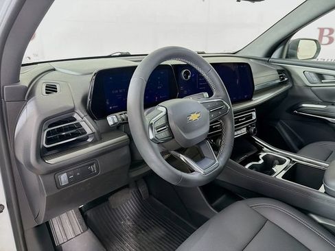 Used 2026 Chevrolet Traverse LT w/ Sun and Wheel Package FWD image 11