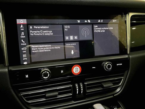 Used 2025 Porsche Macan image 19