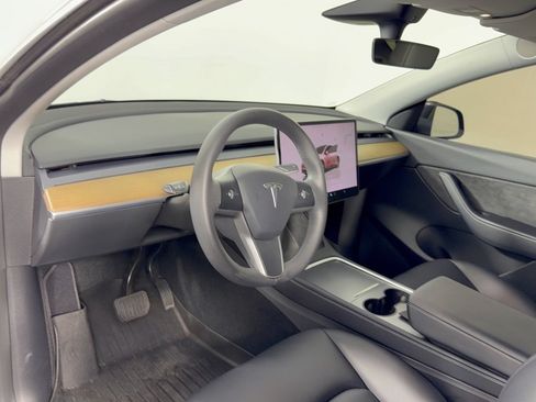 Used 2022 Tesla Model Y Long Range AWD/4WD image 4