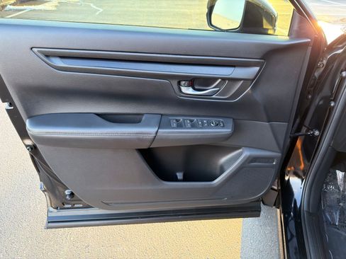 Used 2023 Honda CR-V LX image 11