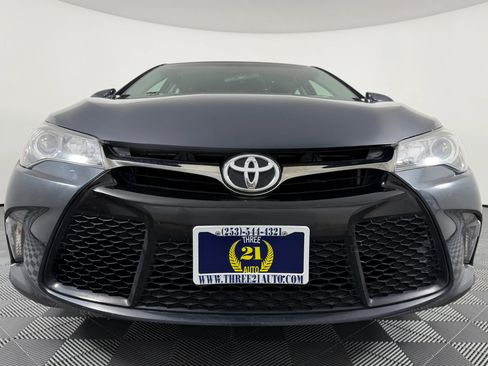 Used 2017 Toyota Camry SE FWD image 3
