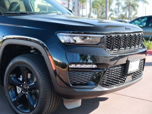 New 2025 Jeep Grand Cherokee Limited w/ Black Appearance Package AWD/4WD image 7