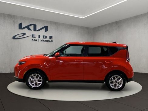 Used 2025 Kia Soul LX w/ LX Technology Package image 3