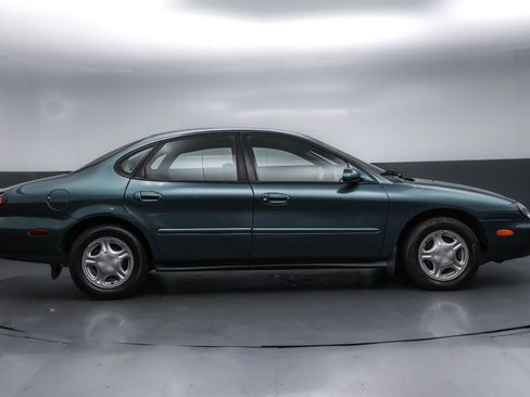 Used 1997 Ford Taurus GL image 3