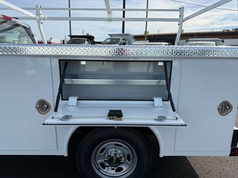 New 2026 Ford F250 XL w/ XL Chrome Package image 13