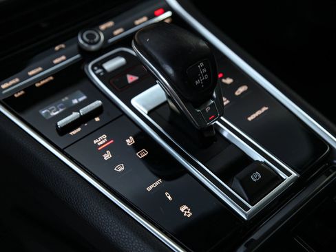 Used 2018 Porsche Panamera 4S image 42