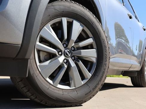 Used 2023 Nissan Pathfinder SV image 8