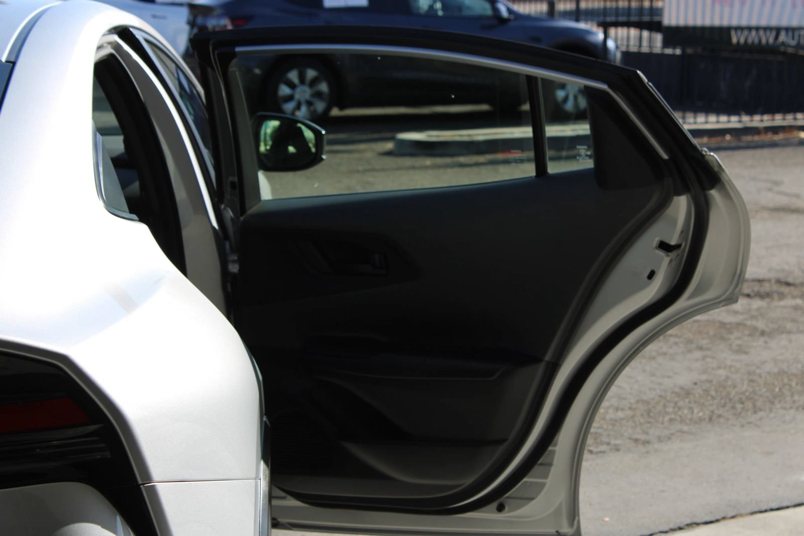 Used 2025 Toyota Prius LE FWD image 16
