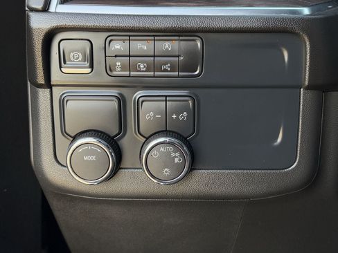 Used 2025 Chevrolet Tahoe LT RWD image 24
