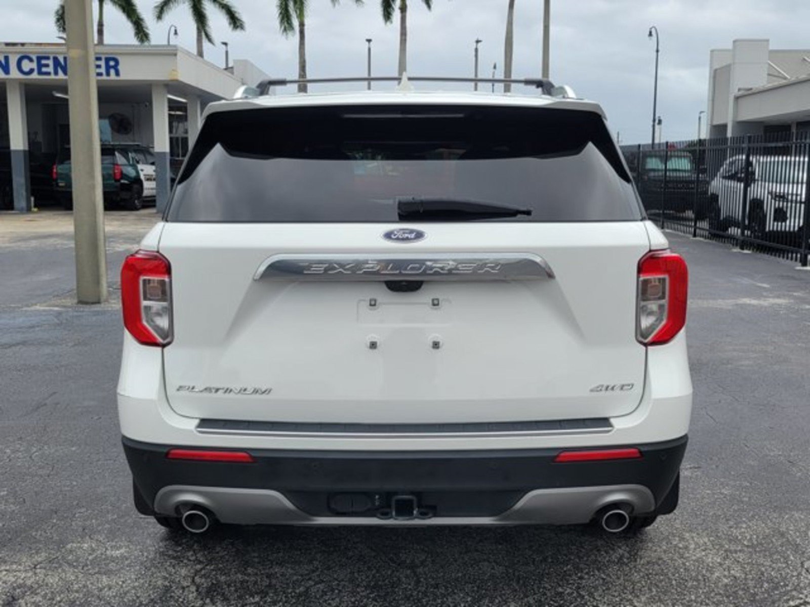 Used 2023 Ford Explorer Platinum w/ Technology Package AWD/4WD image 6