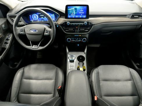 Used 2020 Ford Escape Titanium image 17