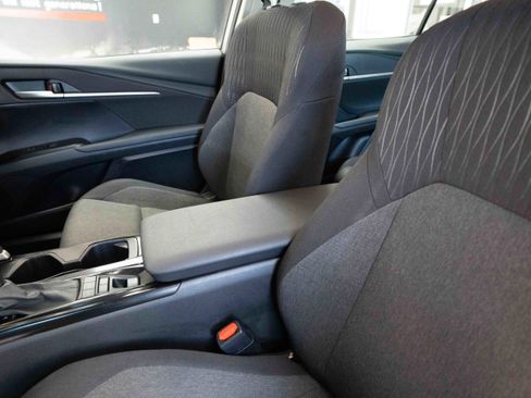 Used 2025 Toyota Camry LE image 10