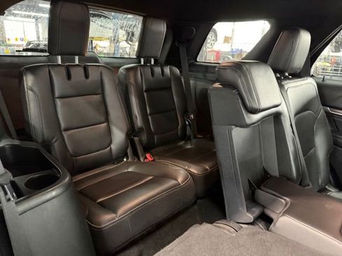Used 2018 Ford Explorer Limited FWD image 9