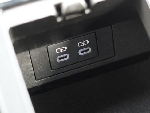 Used 2023 Toyota Prius XLE image 29