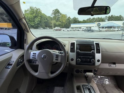 Used 2015 Nissan Frontier SV RWD image 21