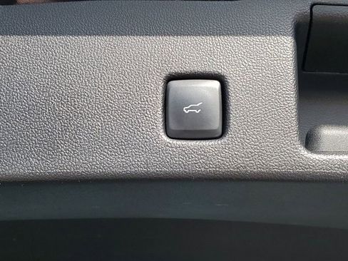 Used 2021 Ford Escape SE w/ SE Sport Appearance Package image 33