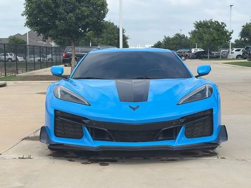 Used 2023 Chevrolet Corvette Z06 w/ Z07 Performance Package RWD image 2