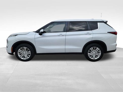 Used 2022 Mitsubishi Outlander ES image 5