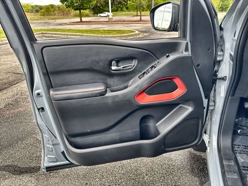 Used 2025 Nissan Frontier PRO-4X AWD/4WD image 24
