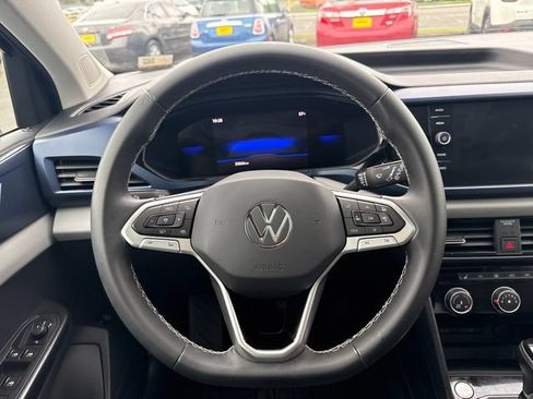 Used 2023 Volkswagen Taos SE w/ Panoramic Sunroof Package AWD/4WD image 18