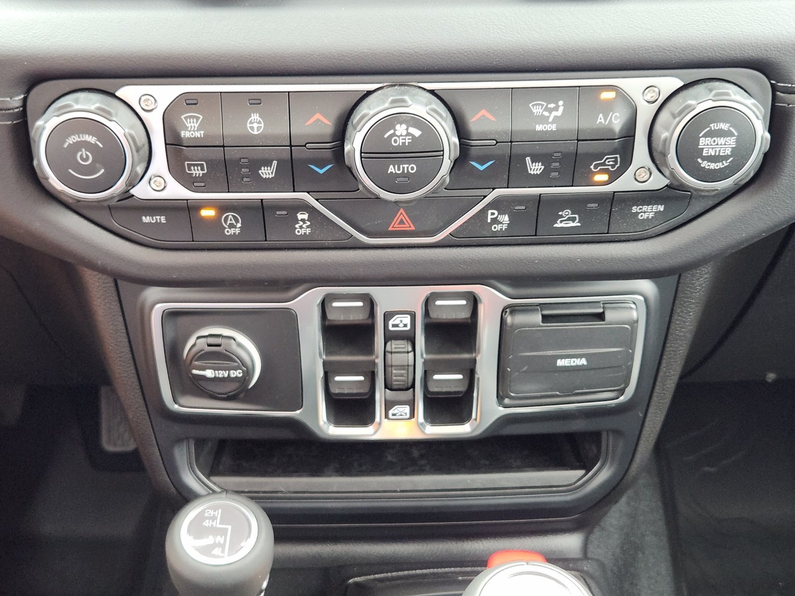 New 2026 Jeep Wrangler Unlimited Sahara AWD/4WD image 26