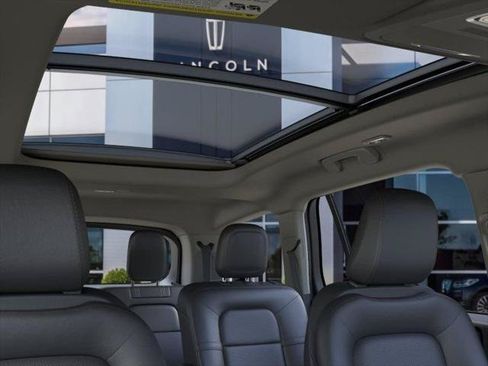 Used 2026 Lincoln Aviator AWD image 22