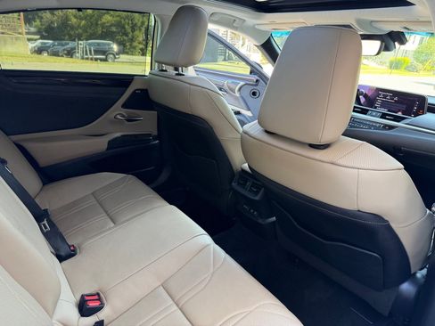 Used 2019 Lexus ES 350 Ultra Luxury w/ Accessory Package 2 FWD image 24