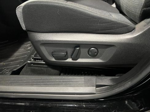 Used 2023 Nissan Rogue SV image 24