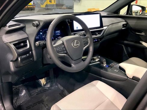 Certified 2025 Lexus UX 300h Premium image 17