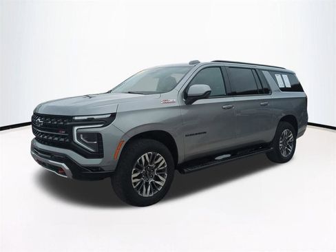 Used 2025 Chevrolet Suburban Z71 image 9
