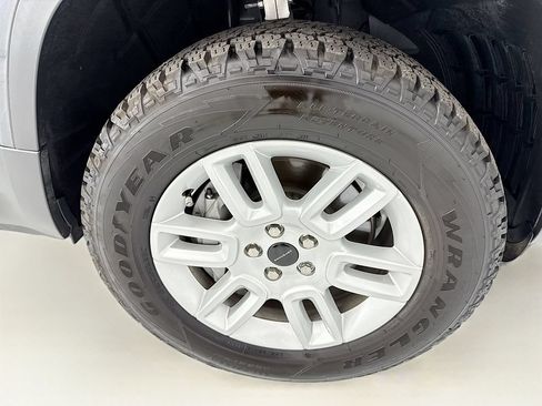 Used 2026 Land Rover Defender 110 S AWD/4WD image 31