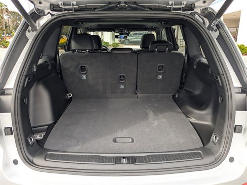 New 2025 Jeep Grand Cherokee Altitude image 12