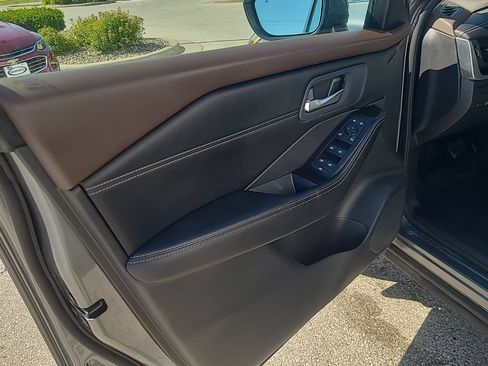 Used 2023 Nissan Rogue SV w/ SV Premium B Package AWD/4WD image 12