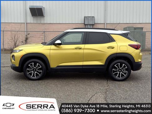 Certified 2023 Chevrolet TrailBlazer ACTIV w/ Sun and Liftgate Package image 2