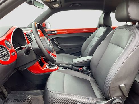 Used 2019 Volkswagen Beetle 2.0T SE image 19