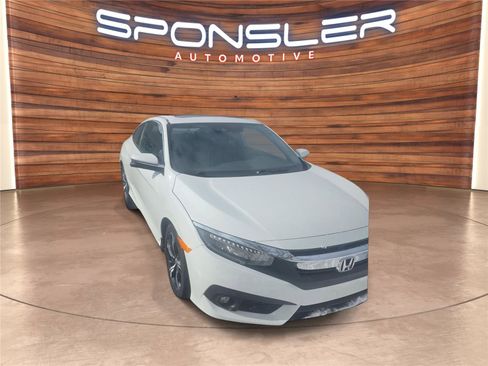 Used 2017 Honda Civic Touring image 10