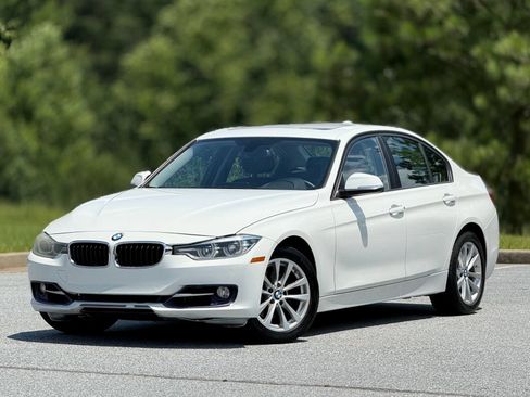 Used 2018 BMW 320i xDrive Sedan AWD/4WD image 8