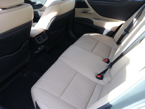 Used 2019 Lexus ES 350 Ultra Luxury image 31