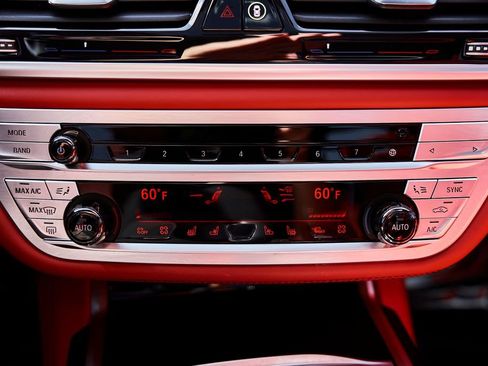 Used 2022 BMW M760i xDrive w/ Luxury Rear Seating Package AWD/4WD image 79