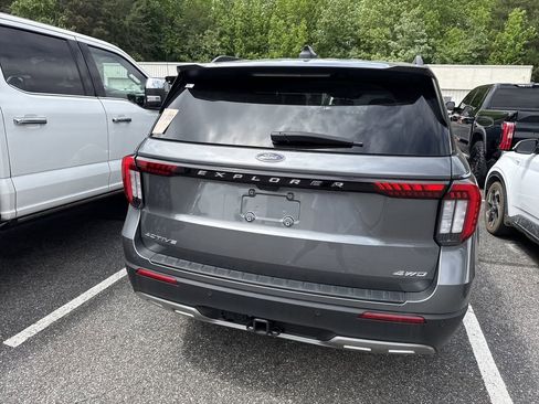 Used 2025 Ford Explorer Active w/ Active Comfort Package AWD/4WD image 18