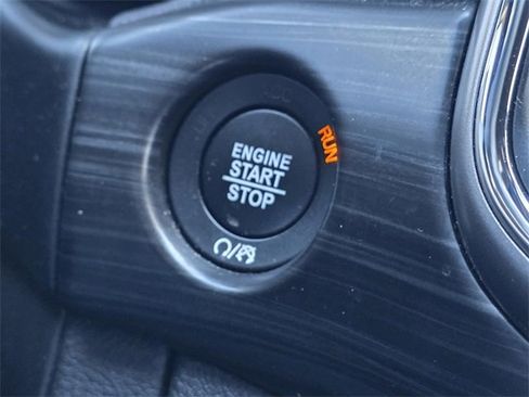 Used 2019 Jeep Grand Cherokee Laredo image 17