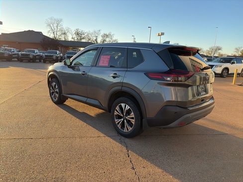 Certified 2022 Nissan Rogue SV image 3